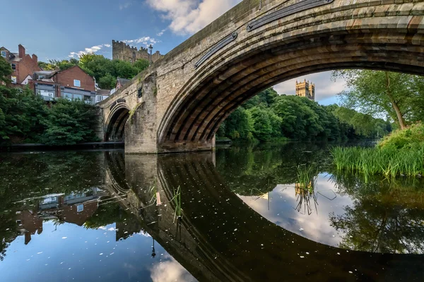 Frame Wellgate Bridge rivier slijtage. Durham, Engeland Uk — Stockfoto