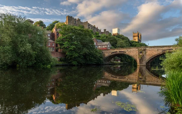 Durham katedrális folyó viselni Anglia Egyesült Királyság — Stock Fotó