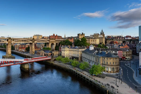 Quayside e pontes sobre o Reino Unido Tyne — Fotografia de Stock