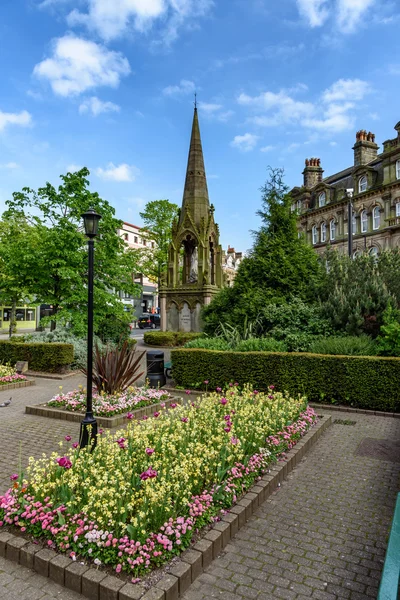 Kraliçe Victoria heykel, Harrogate, North Yorkshire İngiltere İngiltere — Stok fotoğraf