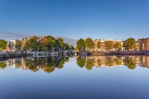 Amstel Canal-Amsterdam Países Baixos — Fotografia de Stock