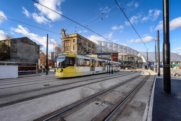 Metrolink gelb Straßenbahn Manchester England — Stockfoto