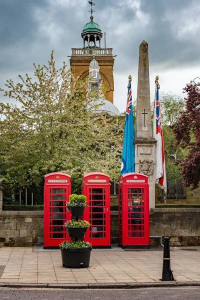 Red phone boxes in the town center — Stock Photo, Image