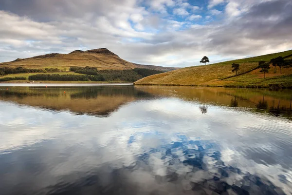 Dovestone zbiornik w Peak district — Zdjęcie stockowe