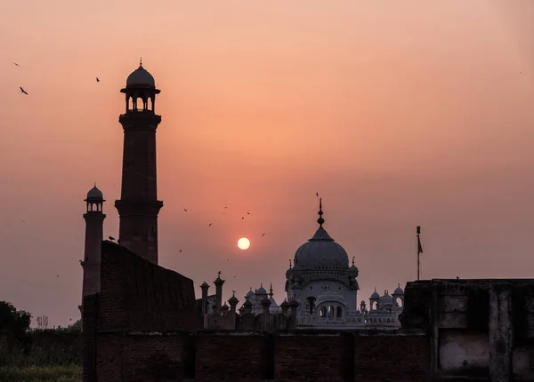 Pôr-do-sol atrás do Templo Sikh — Fotografia de Stock