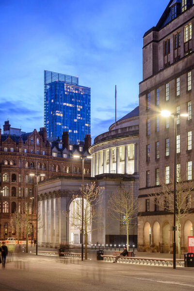 Центральная библиотека и ратуша
