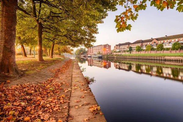 Riverside of York on river Ouse — Stock Photo, Image