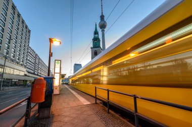 Berlin Alexanderplatz adlı tramvay
