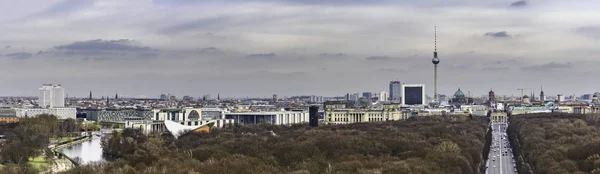 Vista do horizonte de Berlim com torre de TV — Fotografia de Stock
