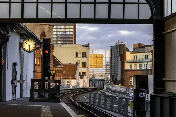 Berlin 'deki Metro İstasyonu — Stok fotoğraf