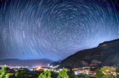 Star yollar üzerinde Köyü