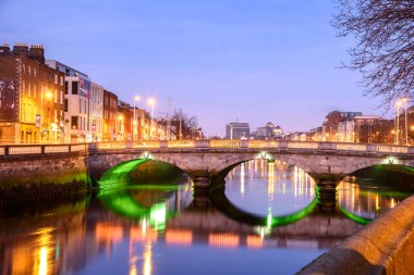 Dublin ünlü Ha'penny köprüsünün