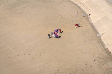  Blackpool plaj üzerinde kişi ile eşek