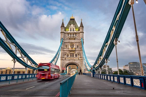 Ruch na Tower Bridge — Zdjęcie stockowe