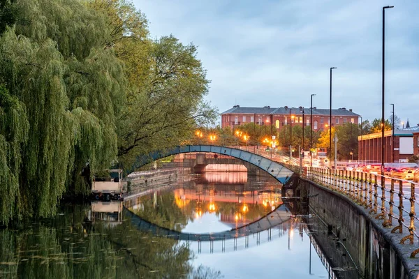 Metal bridge over canal — Stock Photo, Image