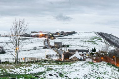 Taze kar pik taslağı üzerinde