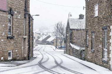 Taze kar yağışı İngiliz şehir