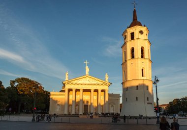 Çan kulesi ve Basilica meydanında