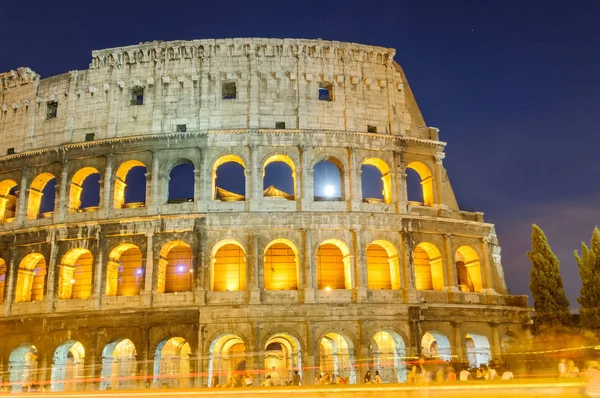 Coliseum amfitiyatro geceleri — Stok fotoğraf