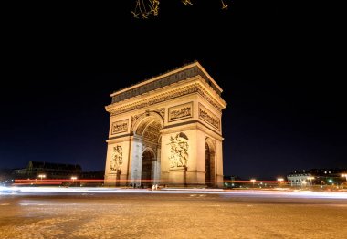 Arc de Triomphe Paris, Fransa'nın ünlü dönüm noktası olduğunu.
