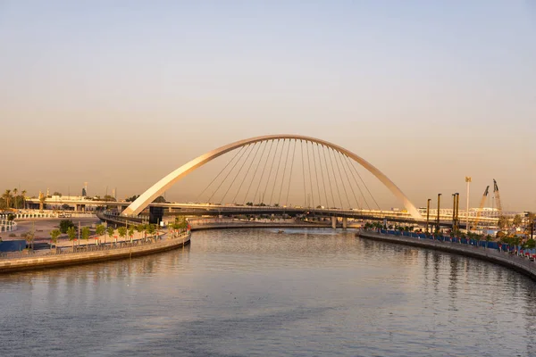 Den Footbridge Udsigt Den Nye Dubai Water Canal Ved Solnedgang - Stock-foto