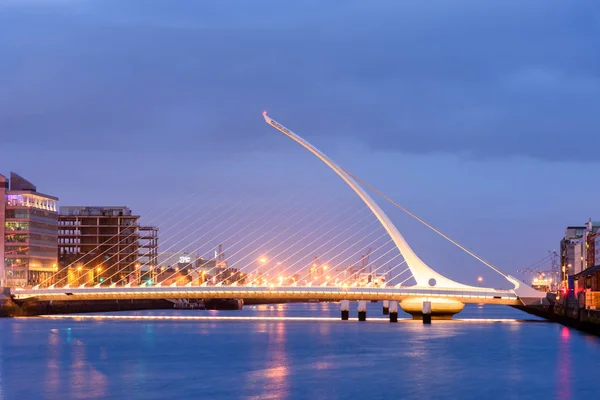 Puente Samuel Beckett Sobre Río Liffey Dublín Irlanda — Foto de Stock