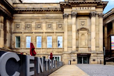 Liverpool, İngiltere - 19 Mayıs 2015: Liverpool Merkez Kütüphanesine Giriş.