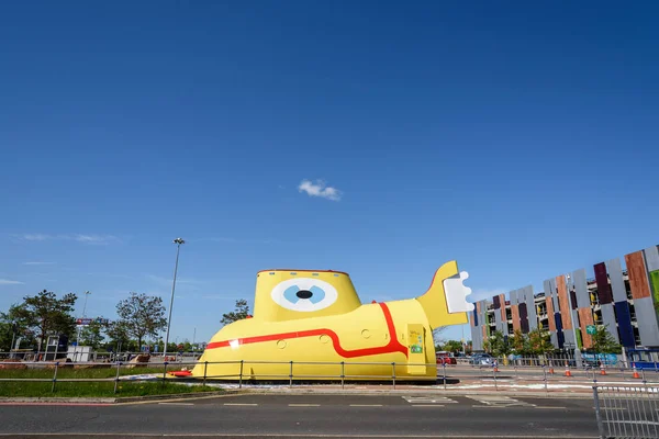 Liverpool May 2015 Yellow Submarine Its Newer Location Liverpool Airport — Stock Photo, Image