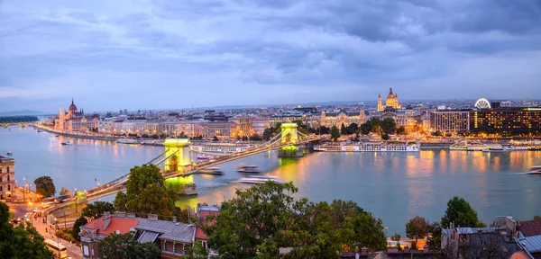 Panoramiczny Widok Budapeszt Budynek Parlamentu Węgierskiego Brzegu Dunaju — Zdjęcie stockowe