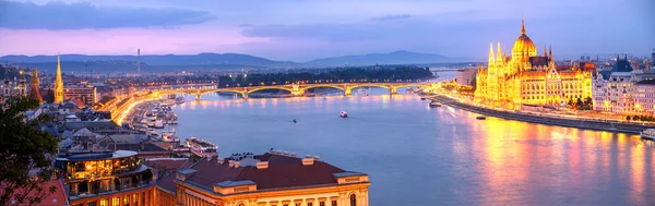 Panorama Över Budapest Och Det Ungerska Parlamentet — Stockfoto