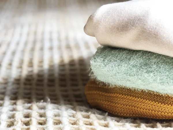 Yünlü battaniyeye örülmüş kazaklar.