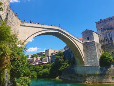 Dalgıç, Mostar Köprüsünden Atlamaya Hazırlanıyor (Stari Most) Dalış