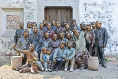 Çin, Hangzhou - 28 Nisan 2014. Hangzhou, Çin için büyük aile genel heykeli. (He Fang street) 28 Nisan 2014 yılında.