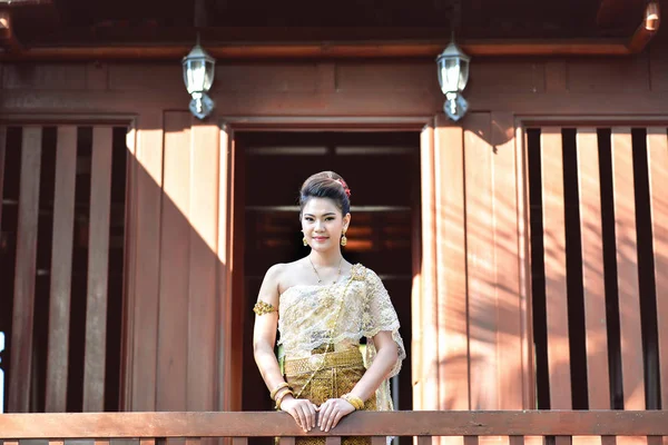 Beautiful Thai girl in Thai traditional costume — Stock Photo, Image