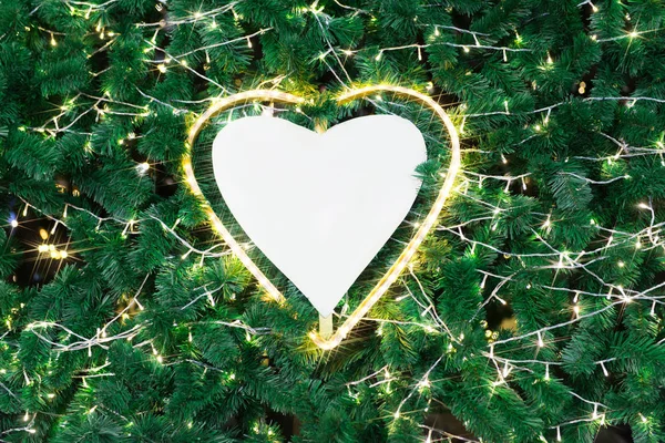 Luz de corazón y luz de Navidad del árbol de Navidad —  Fotos de Stock