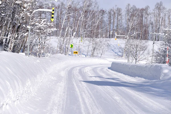 Neve em pó em uma estrada em Sapporo, Hokkaido Japão — Fotografia de Stock