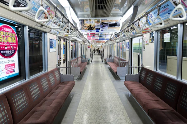 SAPPORO, JAPÃO - JAN 13, 2017: trem subterrâneo no centro de Sapporo, o melhor transporte conviniente em Sapporo, Japão . — Fotografia de Stock