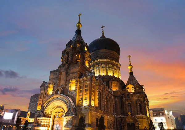 St. Sophia Katedrali Harbin'de, 1907 yılında inşa edilmiş ve 1997 yılında müze haline döndü. 53,3 metre (175 ft) uzun boylu standları, 721 m2'lik bir alanı kaplar