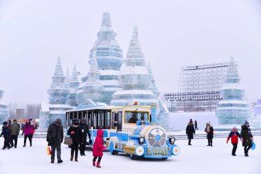 Harbin, Çin - 21 Ocak 2017: Harbin uluslararası buz ve kar heykel Festivali Harbin yer alır bir yıllık Kış Festivali olduğunu. Dünyanın en büyük buz ve kar Festivali olduğunu.