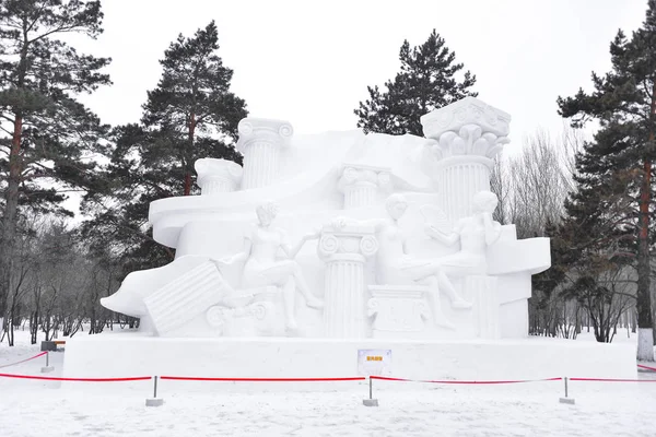 HARBIN, CHINE - 21 JAN 2017 : Sculptures sur neige Chine, Harbin Sun Island International Snow Sculpture Art Expo. Situé à Harbin City, Heilongjiang, Chine . — Photo