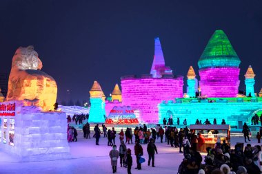 Harbin, Çin - 21 Ocak 2017: Harbin uluslararası buz ve kar heykel Festivali Harbin yer alır bir yıllık Kış Festivali olduğunu. Dünyanın en büyük buz ve kar Festivali olduğunu.