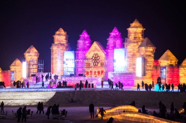 Harbin, Çin - 21 Ocak 2017: Harbin uluslararası buz ve kar heykel Festivali Harbin yer alır bir yıllık Kış Festivali olduğunu. Dünyanın en büyük buz ve kar Festivali olduğunu.
