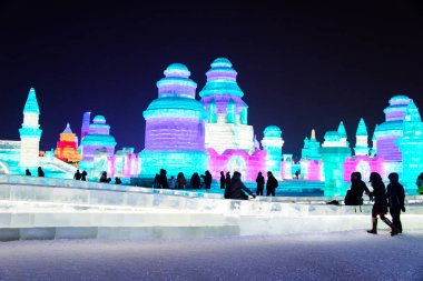 Harbin, Çin - 21 Ocak 2017: Harbin uluslararası buz ve kar heykel Festivali Harbin yer alır bir yıllık Kış Festivali olduğunu. Dünyanın en büyük buz ve kar Festivali olduğunu.