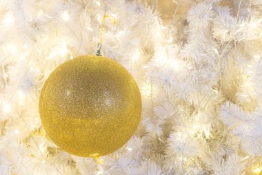 Noel ağacı ve dekorasyon ve ışıklar