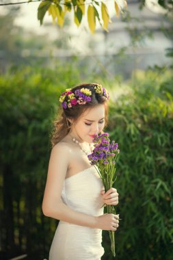 Asyalı kız gelinlik