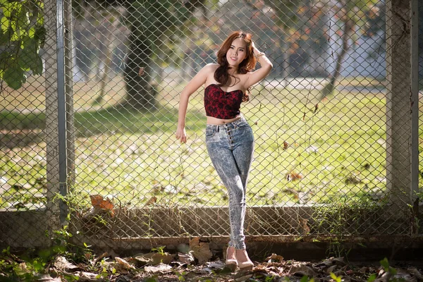 Menina bonita no dia do sol — Fotografia de Stock