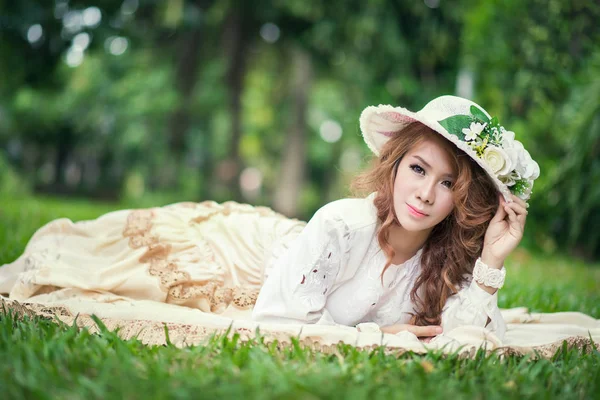 Beautiful lady in vintage outfit — Stock Photo, Image