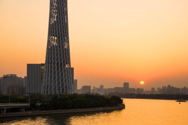 Guanghzou, Çin - 02 Nisan 2017: 595.7 metre boyunda çok amaçlı gözetleme kulesi Guangzhou Guangzhou kule ya da Kanton Kulesi, resmen Guangzhou Tv astronomik ve gezi Kulesi olan.