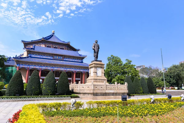 Guanghzou, Çin - 02 Nisan 2017.The Sun Yat-Sen Memorial Hall bir sekizgen şeklindeki Guangzhou, Çin'de inşa ediyor. Sun Yat-Sen bir devrimci ve siyasi liderdi. Güneş Cumhuriyet Çin kurucu babası olduğu gibi. — Stok fotoğraf