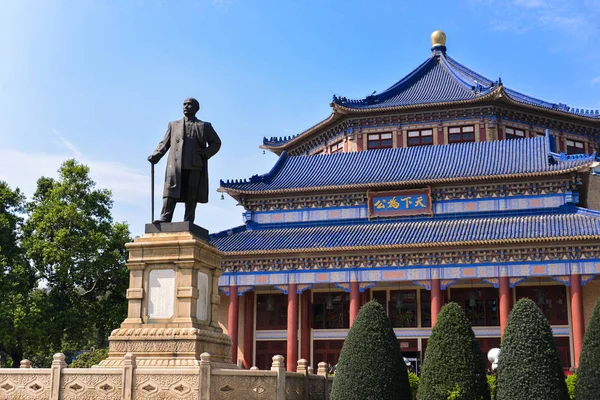 Guanghzou, Çin - 02 Nisan 2017.The Sun Yat-Sen Memorial Hall bir sekizgen şeklindeki Guangzhou, Çin'de inşa ediyor. Sun Yat-Sen bir devrimci ve siyasi liderdi. Güneş Cumhuriyet Çin kurucu babası olduğu gibi. — Stok fotoğraf